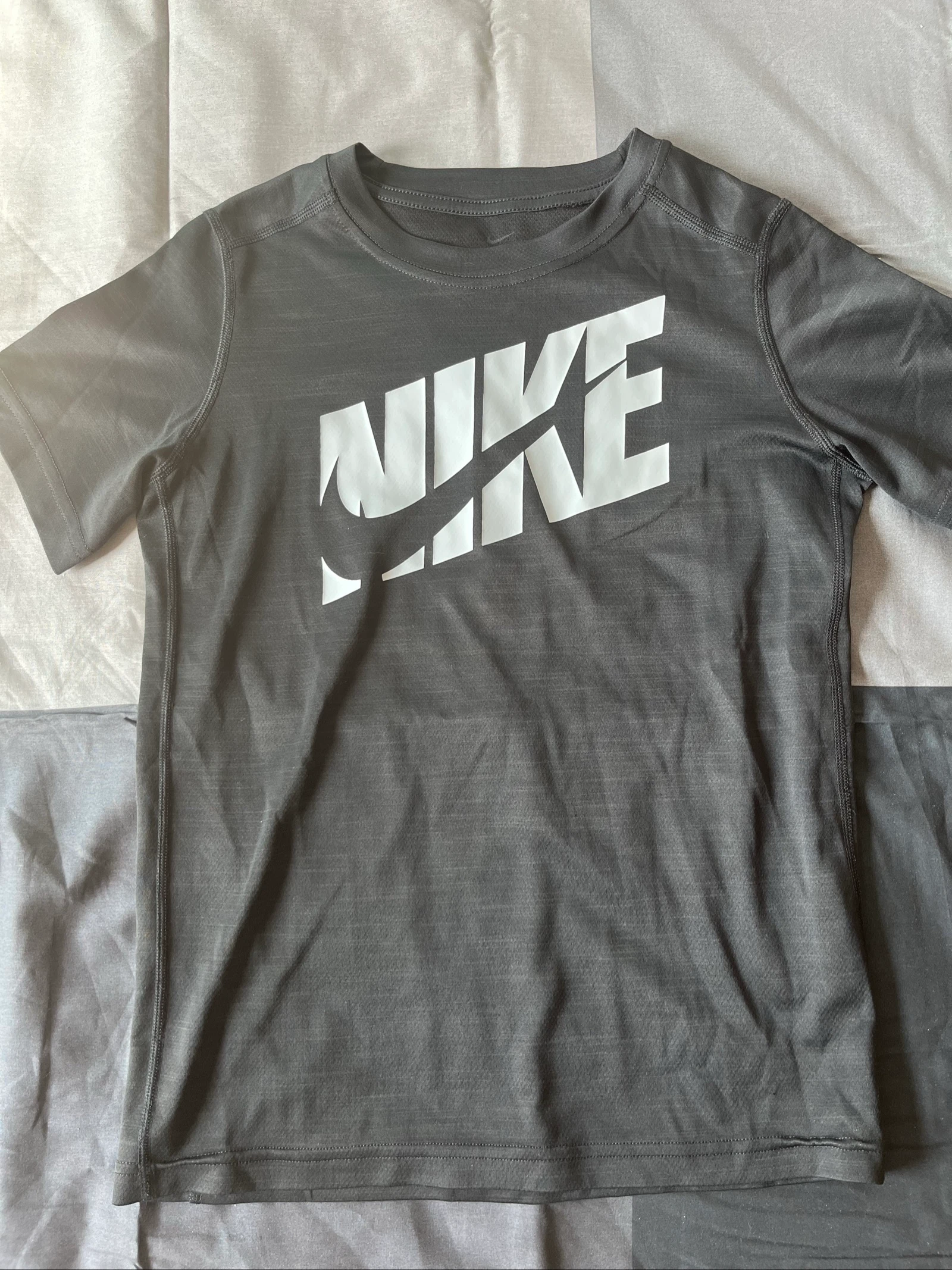 Camiseta Deportiva Nike - Talla M NIÑO -